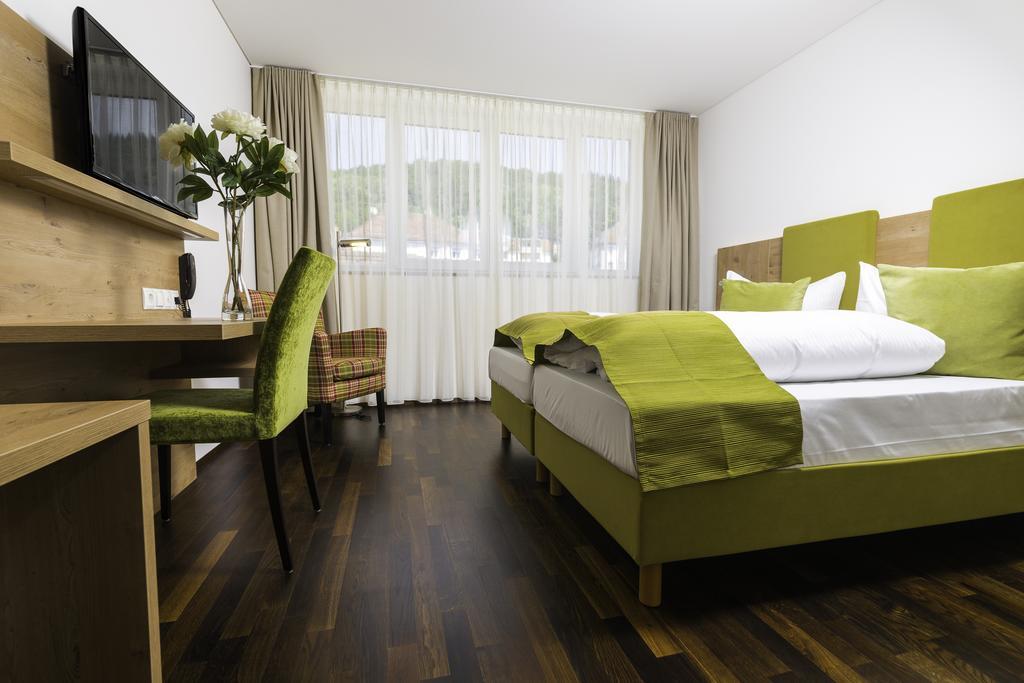 Hotel Rheingold Gailingen Rom bilde