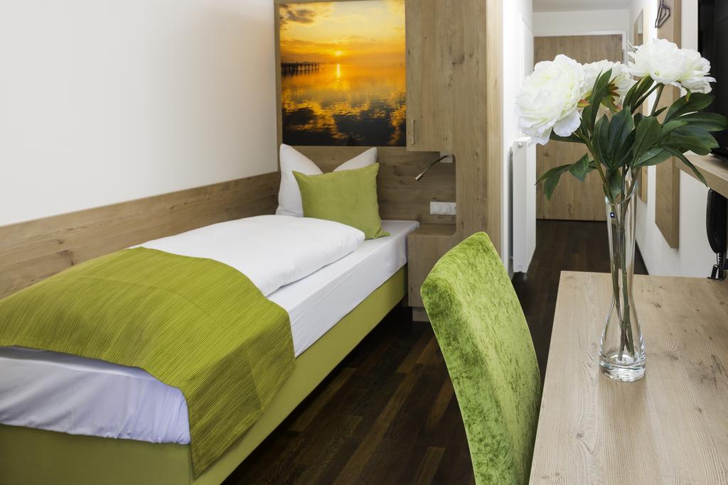 Hotel Rheingold Gailingen Rom bilde